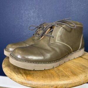 Clarks Artisan Unstructured "Austin" Forest Brown Leather Chukka Boots, Size 10W